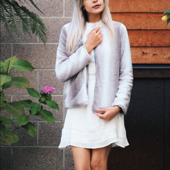 ⭐️Ultra Soft Faux Fur Coat In Grey⭐️ - Picture 3 of 8